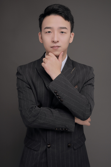 田博文老师照片